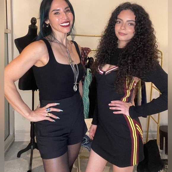 🌸 I’m LIVE 📹 - Picture 4 of 5